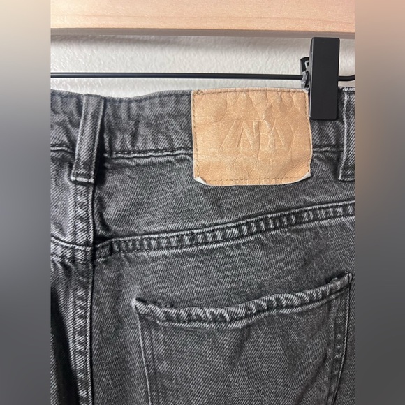 Zara High Rise Mom Jeans Size 6 - Picture 5 of 9